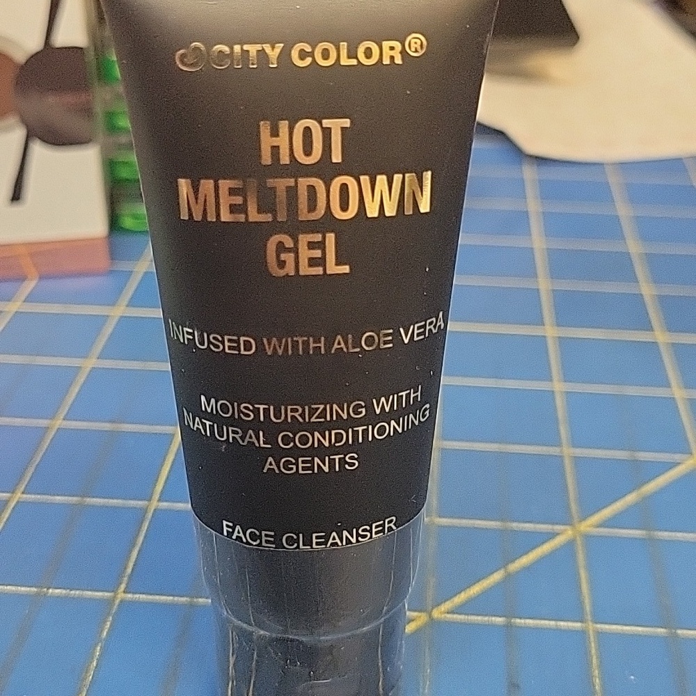 City Color Hot Meltdown Gel Face Cleaner 45g New Sealed Tube